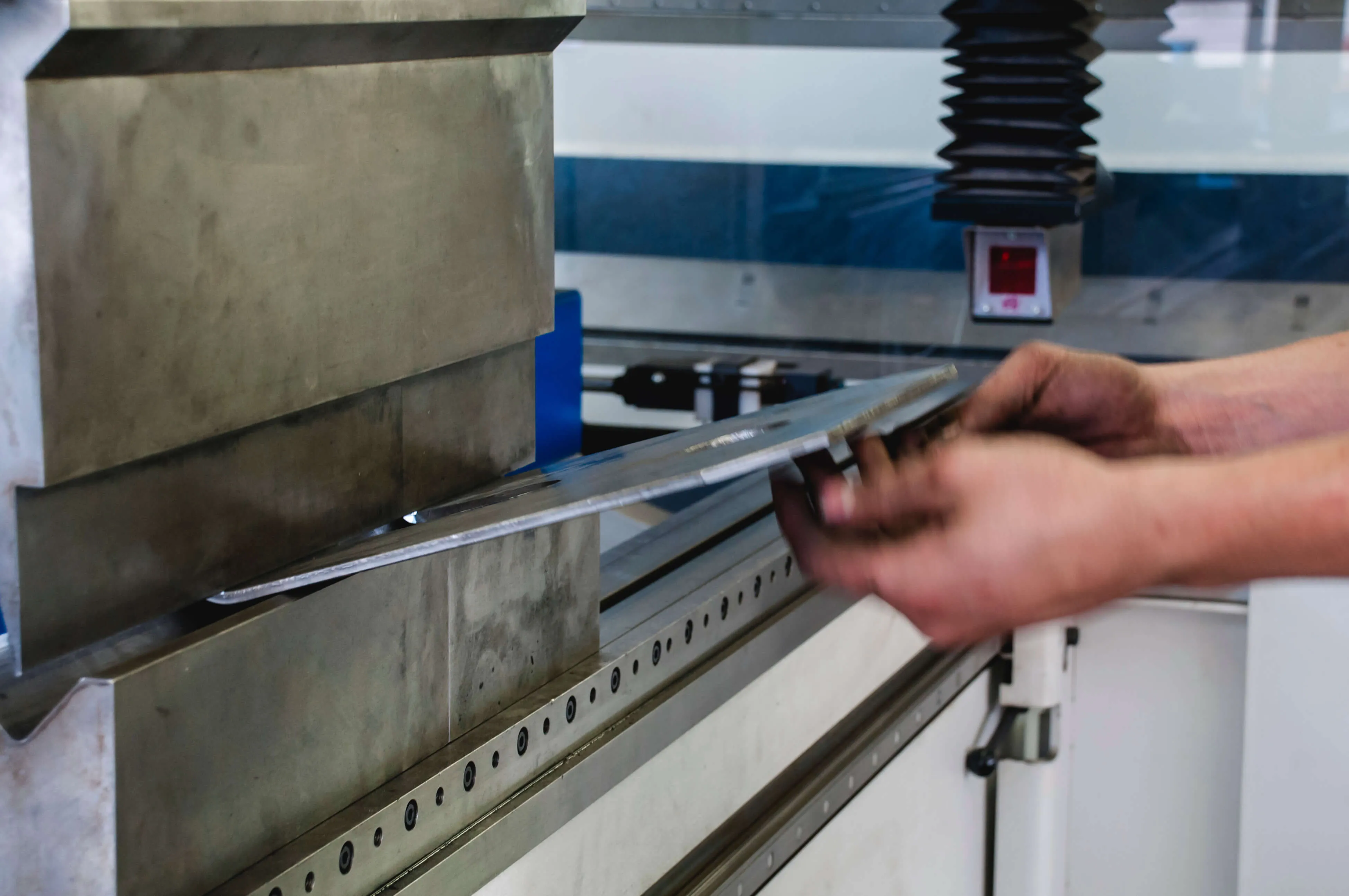 板金曲げ加工との違い